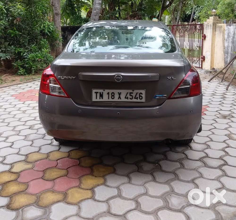 Nissan Sunny 2012