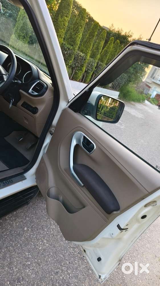 Mahindra Tuv 300 Mhawk100 T8 Amt, 2016, Diesel