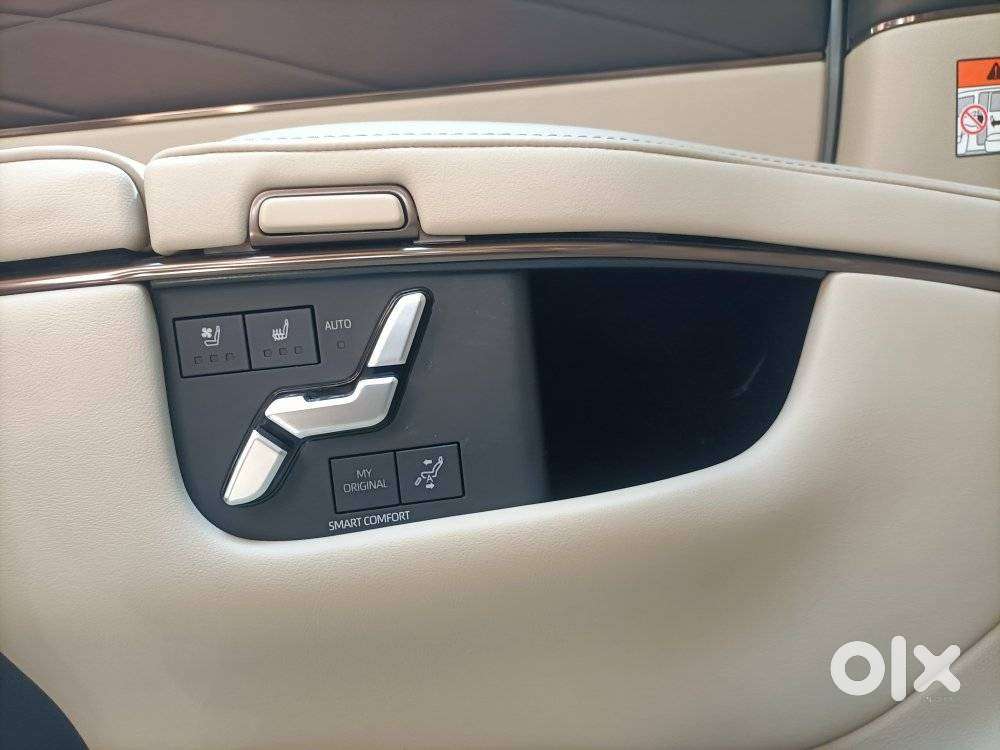 Toyota Vellfire Vip – Executive Lounge, 2024