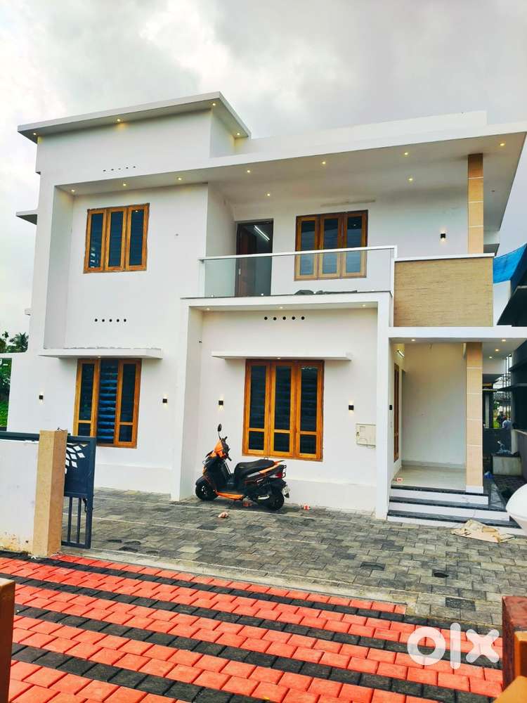 4 cent 1500 sqft  3bhk Aluva Paravur road Kottapuram