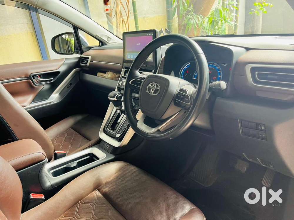 Toyota Innova Hycross Well Maintained