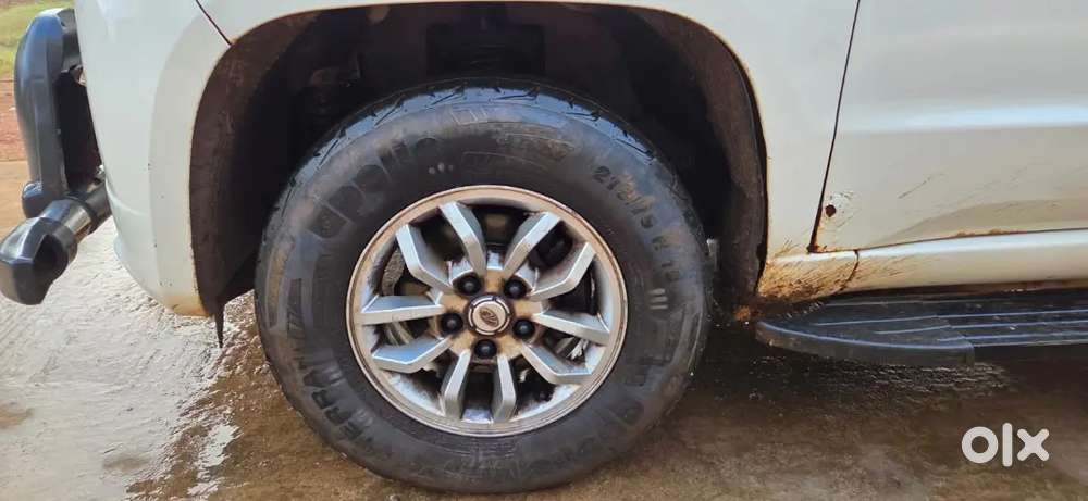 Mahindra Tuv 300 1.5 T8 2017