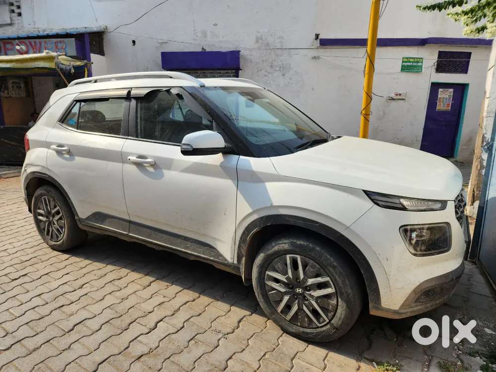 Hyundai Venue 2022 Petrol Well Maintained
