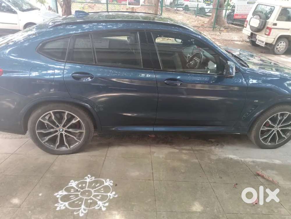 BMW X4 2022 with M Sport shadow