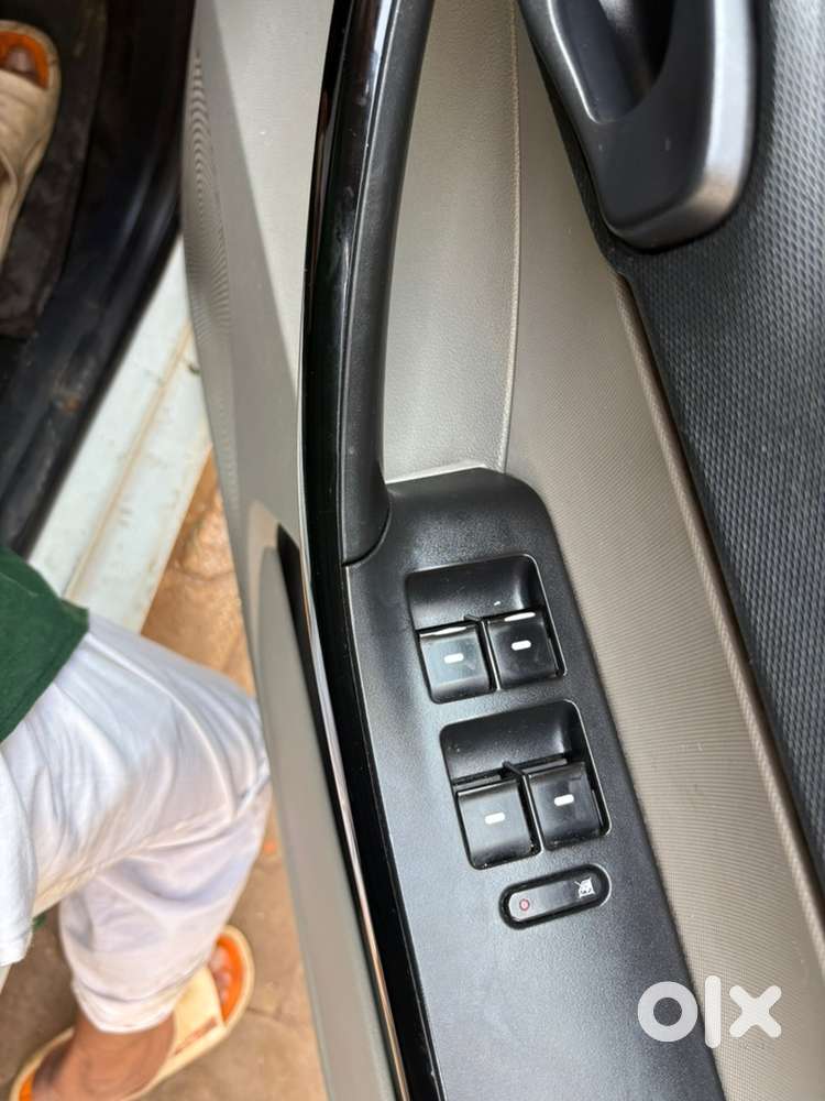Tata Tiago Petrol 2016