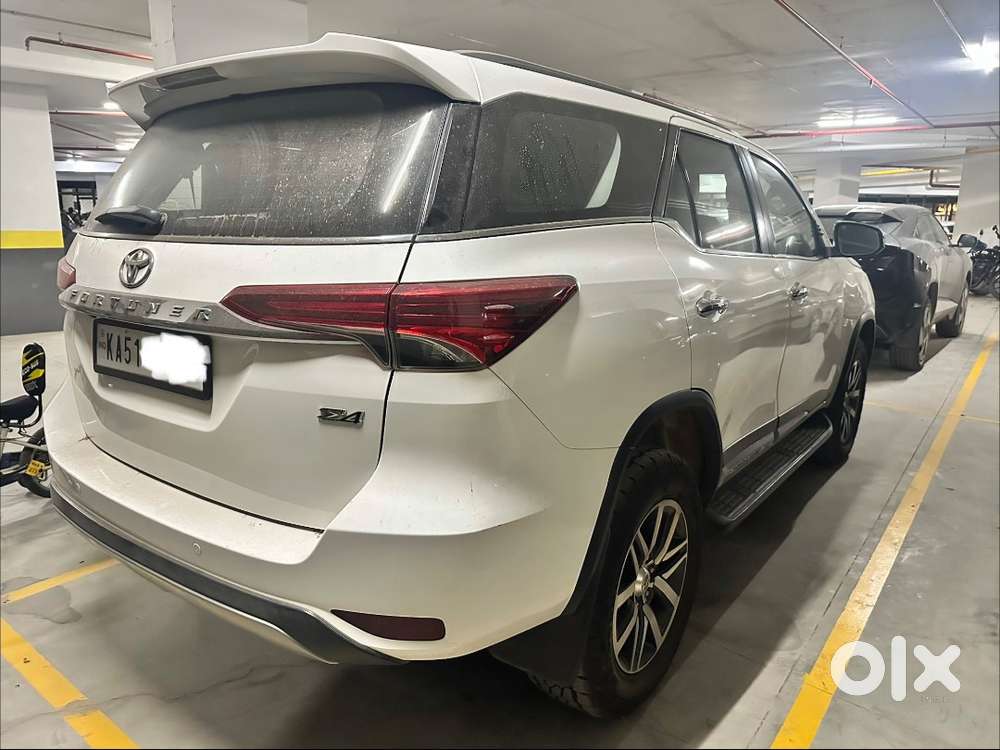 2018 White Fortuner 4x4 At