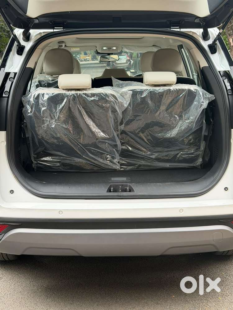 Mahindra Xuv700 Ax7 Luxury Pack Awd, 2025, Diesel