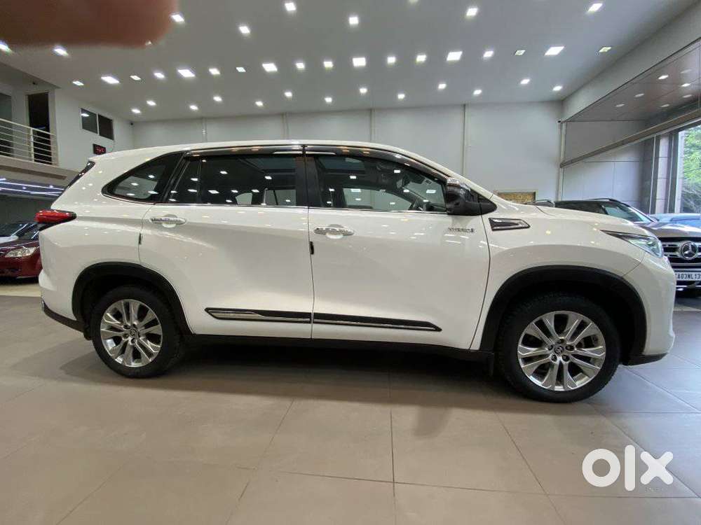 Toyota Innova Hycross 2.0 Zx Hybrid 7 Str, 2023, Petrol
