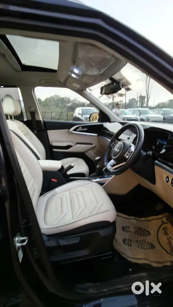 Kia Carens Luxury 1.5 Diesel 6mt Demo Vehicle