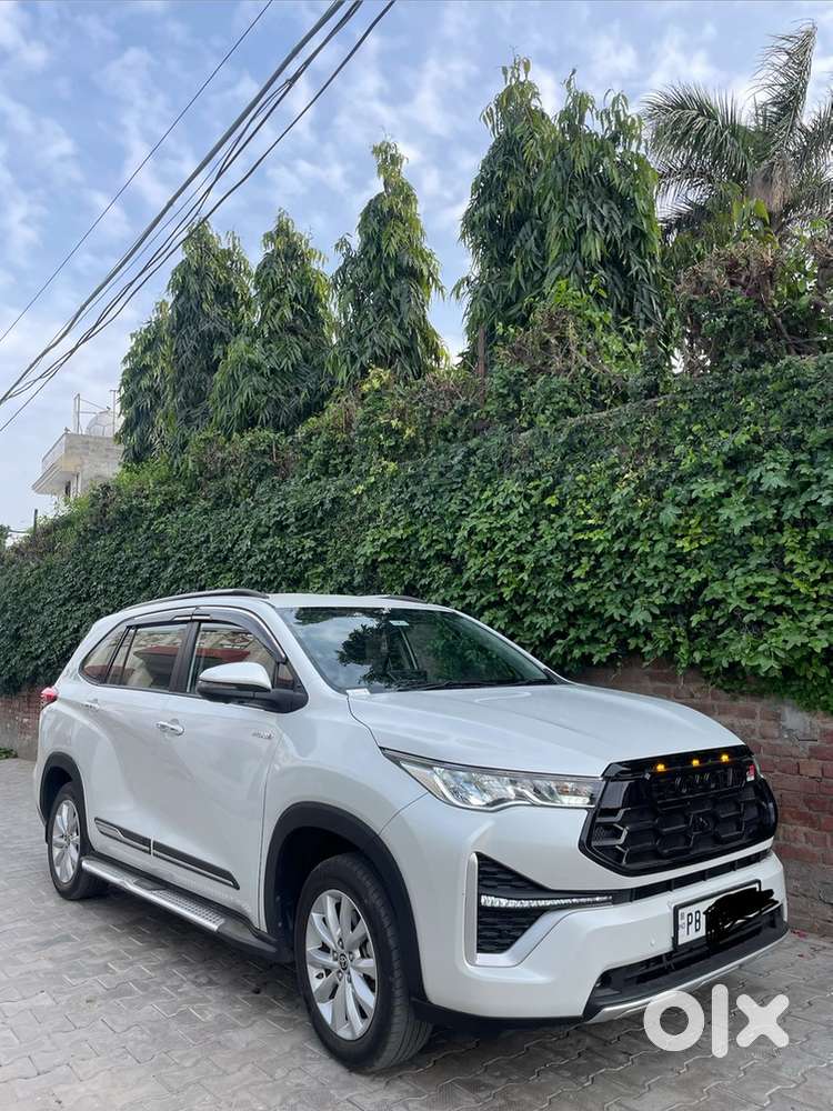 Toyota Innova Hycross 2023