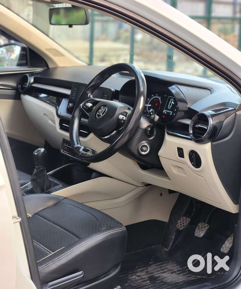 Skoda Slavia Ambition 1.0l Tsi Mt, 2023, Petrol