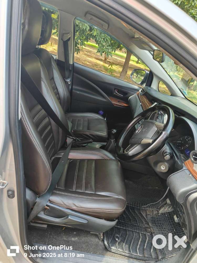 Good Condition Innova Crysta Gx 2.4 Diesel Manual 117000 Kms Driven