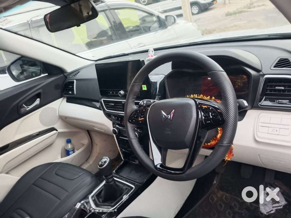 Mahindra Xuv 3xo Ax5 Pm Mt, 2024, Petrol