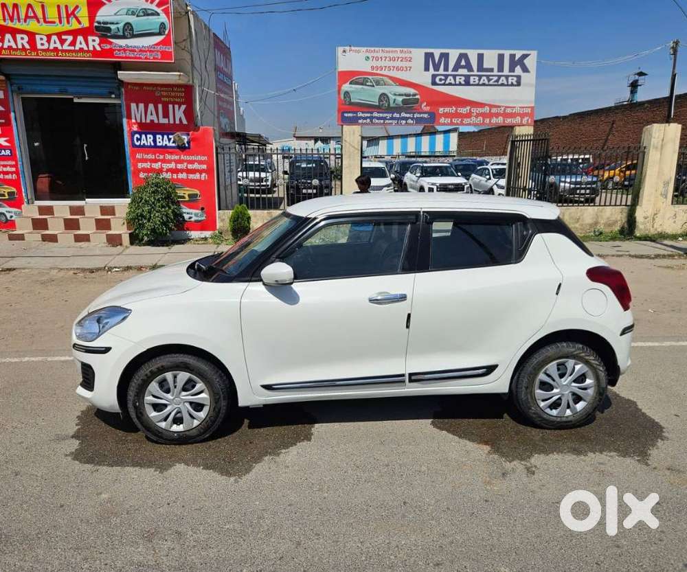 Maruti Suzuki Swift Vxi + Manual, 2022, Petrol