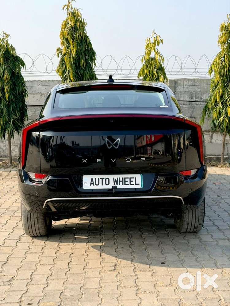 Mahindra Xev 9e 2025 Electric 9900 Km Driven