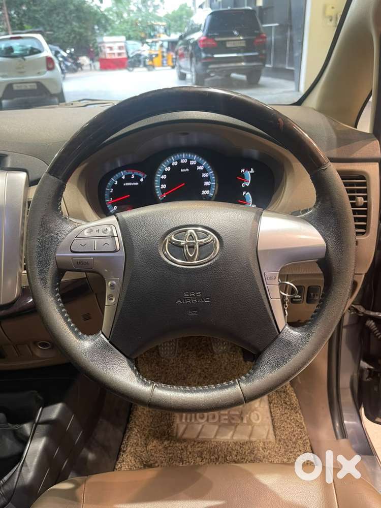 Toyota Innova 2.5 V 8 Str, 2016, Diesel