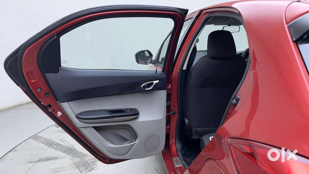 Tata Tiago Xza, 2017, Petrol