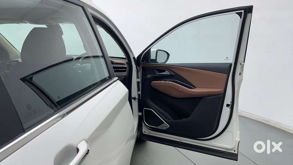 Mg Hector Plus Sharp Pro 1.5 Turbo Petrol Mt 6 Str, 2023, Petrol