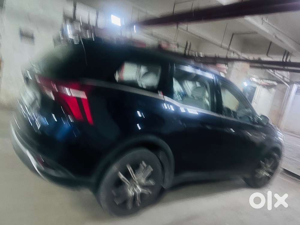 Mahindra Xuv700 Ax7