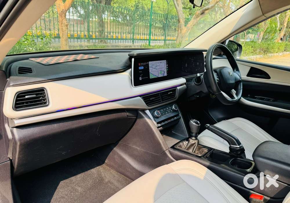 Mahindra Xuv700 Ax 3 Diesel Mt 7 Str (e), 2022, Diesel