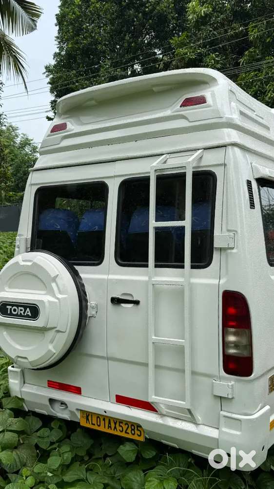 Force Motors Urbania 2010 3350wb 17-seater