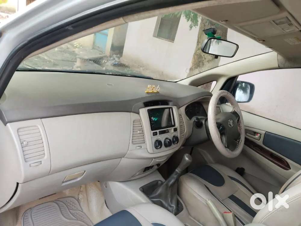 100% Conditioned Toyota Innova 2.5g (8 Seater)