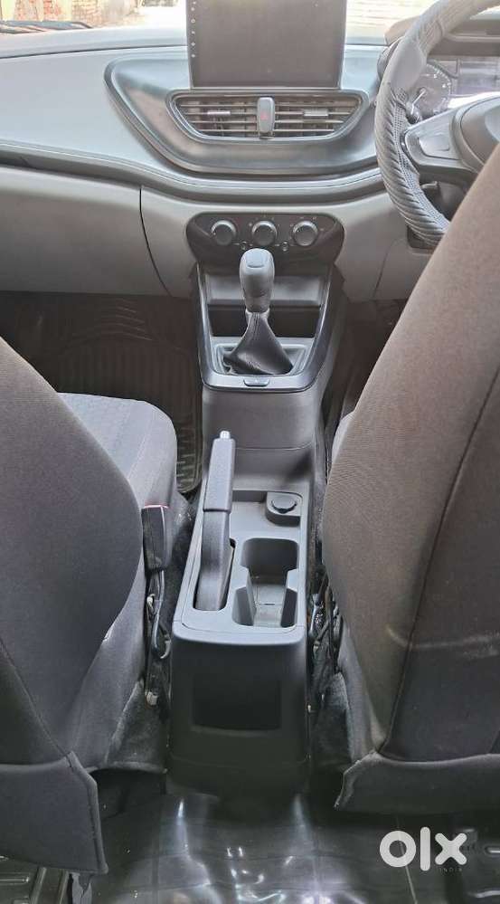 Tata Altroz 1.2 Xe, 2020, Petrol