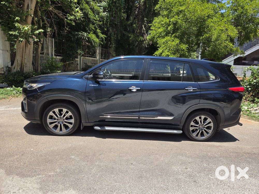 Toyota Innova Hycross 2.0 Zx (o) Hybrid 7 Str, 2023, Petrol