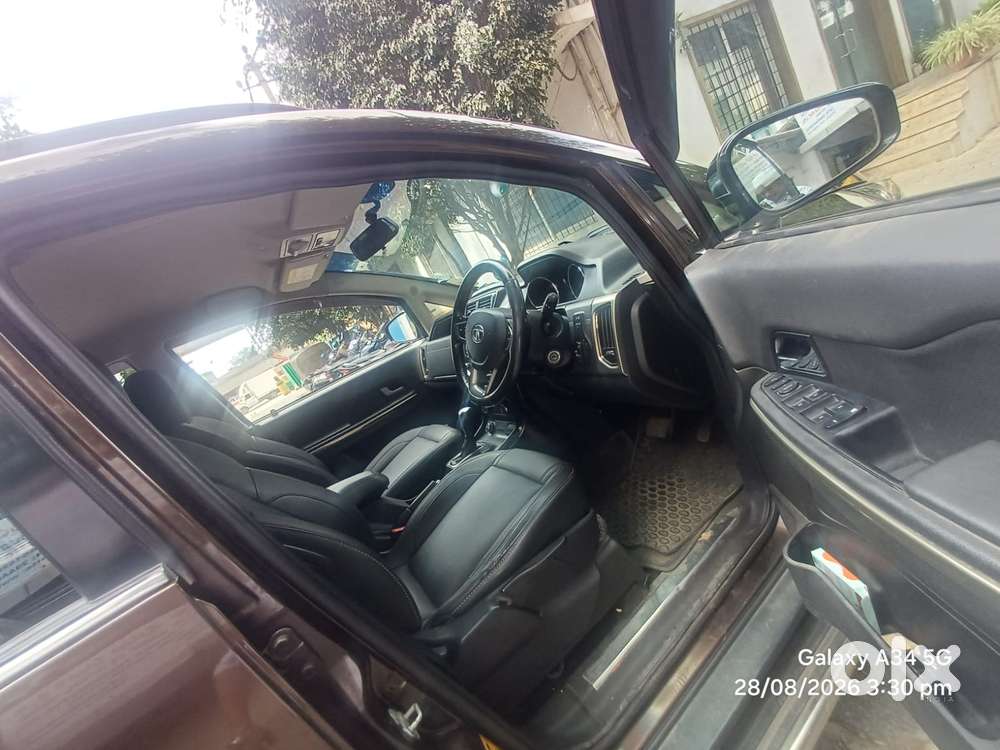 Tata Hexa 2.2 Xta 4x2 6 Str Dual Tone, 2017, Diesel