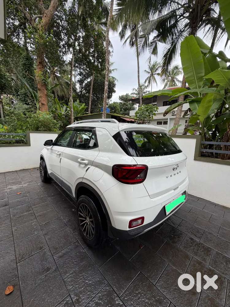 Hyundai Venue 2021 Diesel Well Maintained
