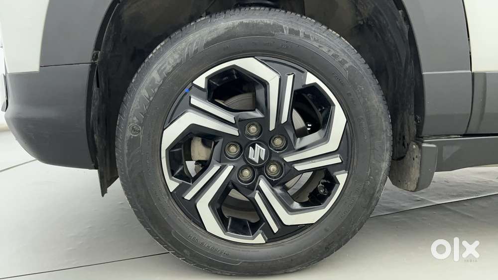 Maruti Suzuki Brezza 1.5 Zxi At Smart Hybrid Dual Tone, 2023, Petrol