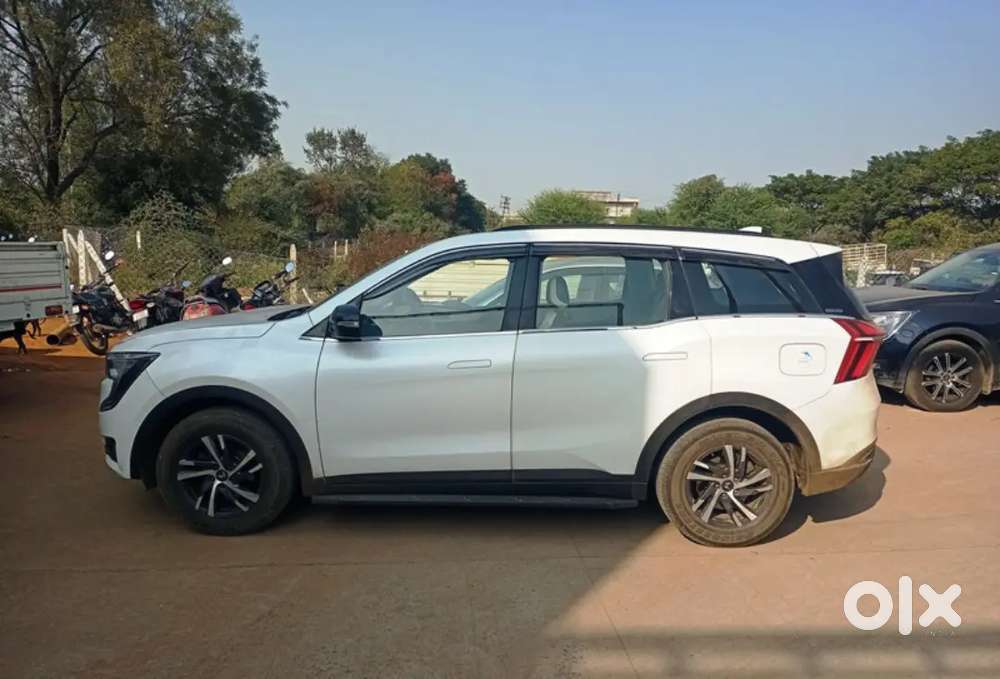 Mahindra Xuv700 Ax5 Petrol Mt 5 Str 2022