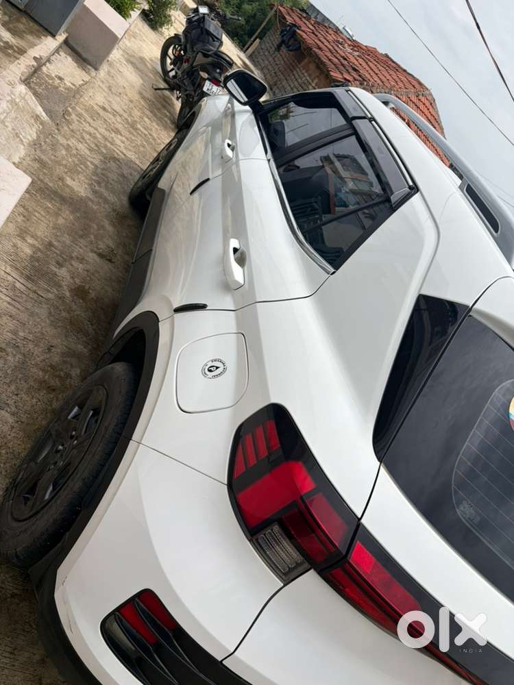 Hyundai Venue 2024 Petrol Well Maintained