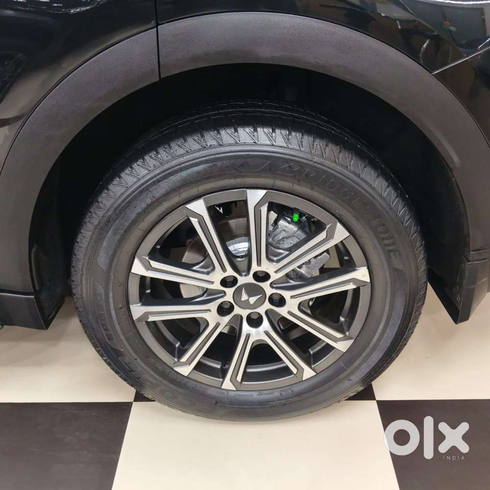 Mahindra Xuv700 2.0 Ax 7 Petrol At Luxury Pack Str, 2024, Petrol