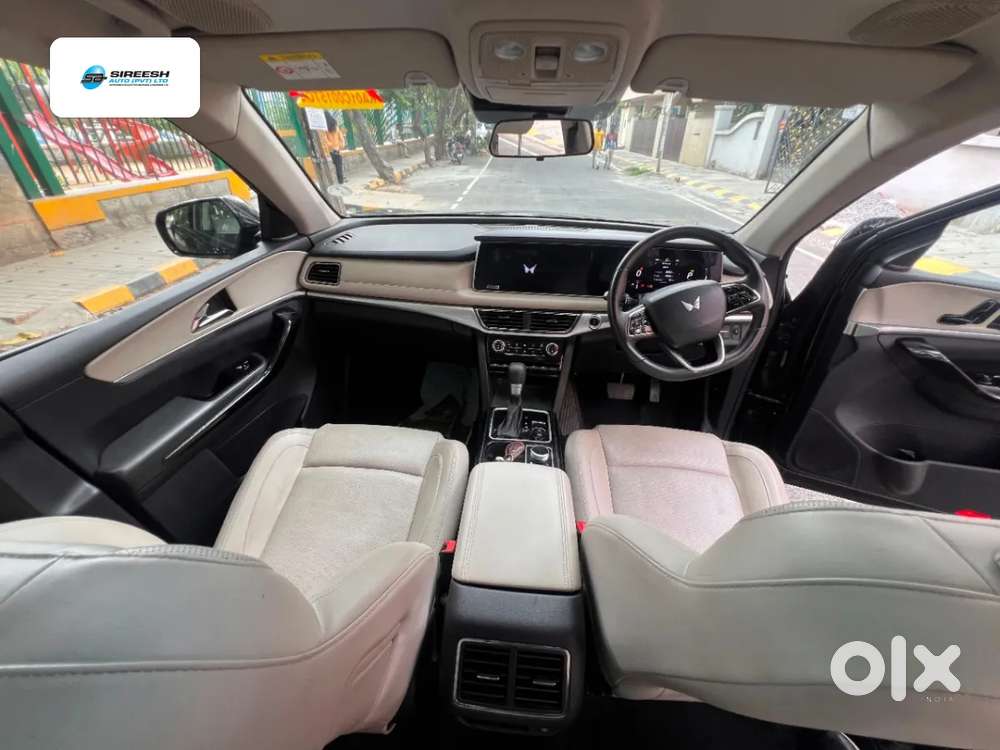 Mahindra Xuv700 2.0 Ax 7 Petrol At Luxury Pack Str, 2024, Petrol