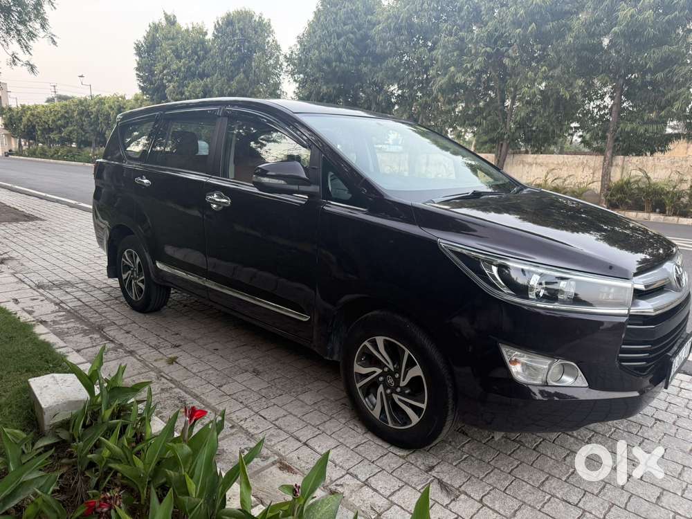 Toyota Innova Crysta 2.4 V 8 Str, 2016, Diesel