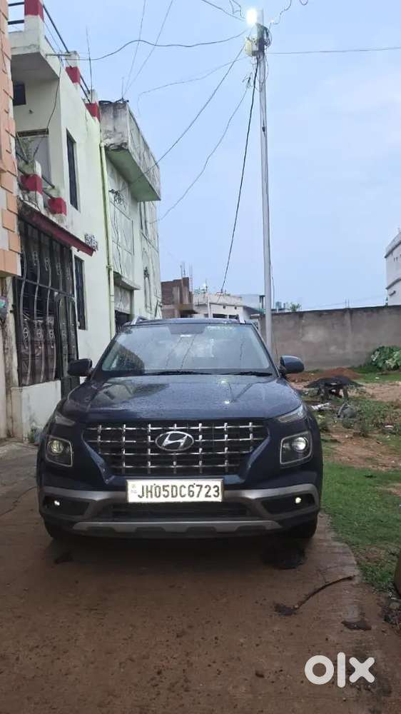 Hyundai Venue 2022 Petrol Well Maintained