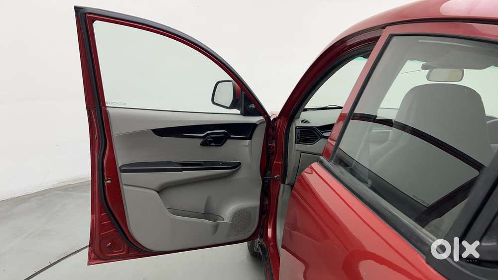Mahindra Kuv 100 Mfalcon G80 K4, 2016, Petrol