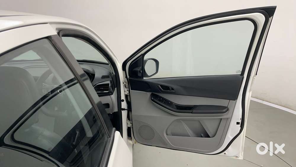 Tata Tiago 1.2 Revotron Xt Rhythm, 2022, Petrol