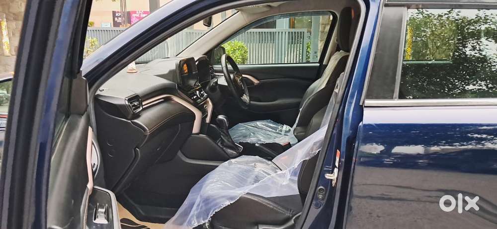 Maruti Suzuki Grand Vitara 1.5 Alpha Plus Intelligent Hybrid Ecvt, 2..