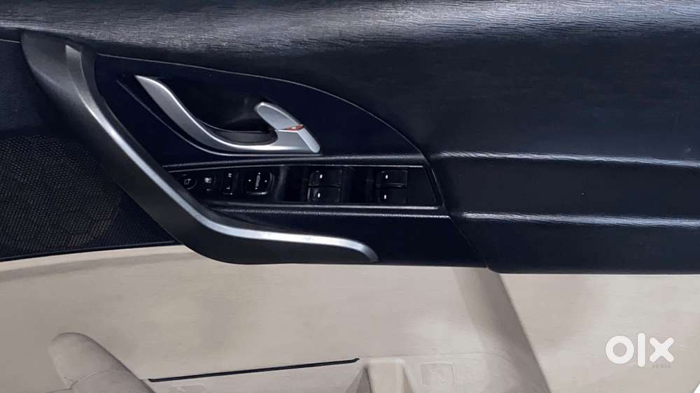 Mahindra Xuv500 At G 2.2 Mhwak, 2017, Petrol