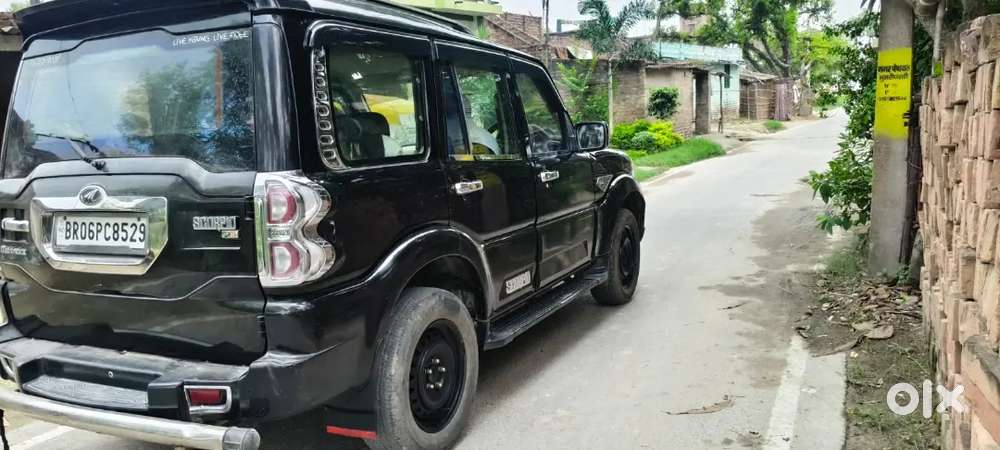 Mahindra Scorpio S6 Plus Diesel 2016