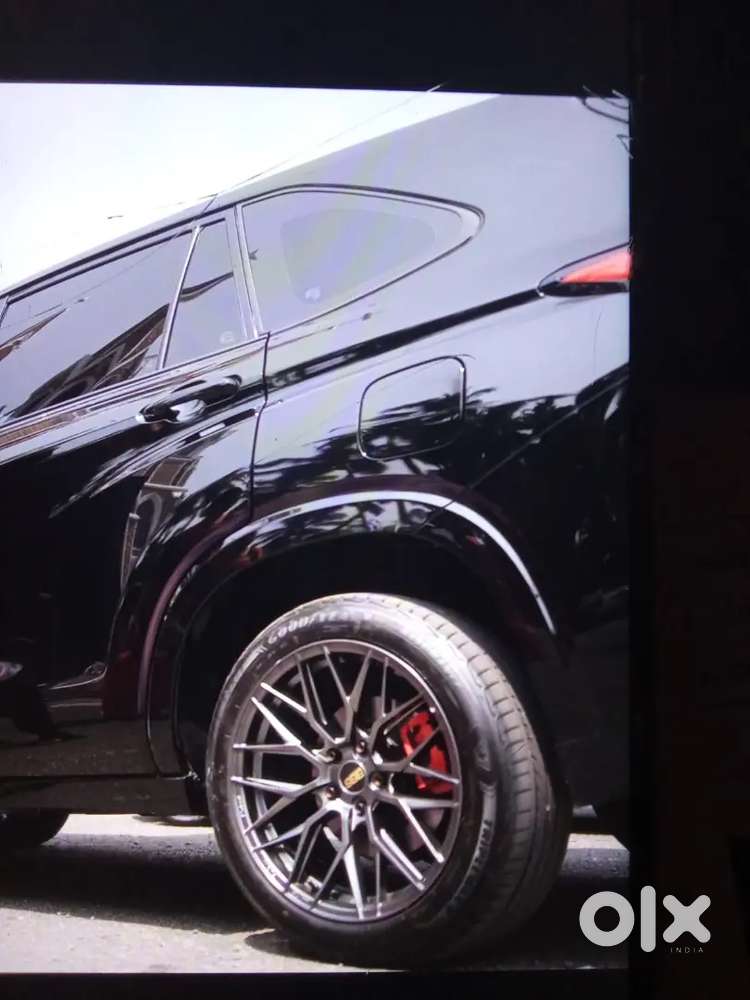 Toyota Innova Hycross 2025 Petrol 6000 Km Driven