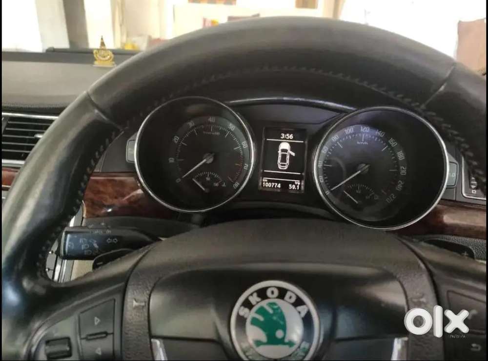 Skoda Superb 2013 Petrol 100000 Km Driven