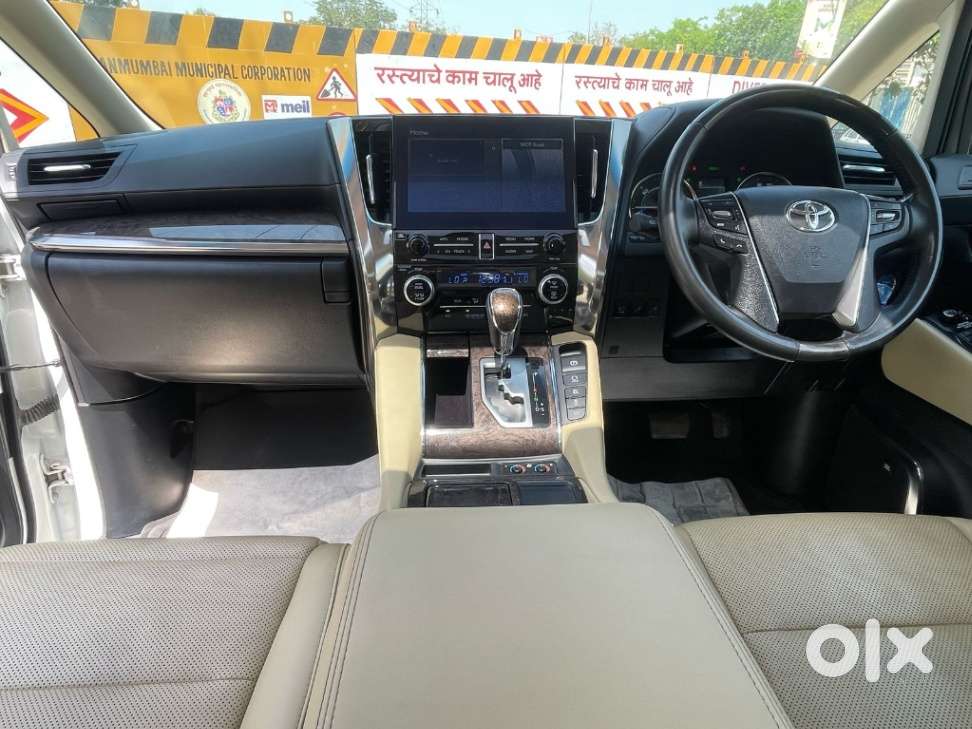 Toyota Vellfire Vip – Executive Lounge, 2023, Cng & Hybrids
