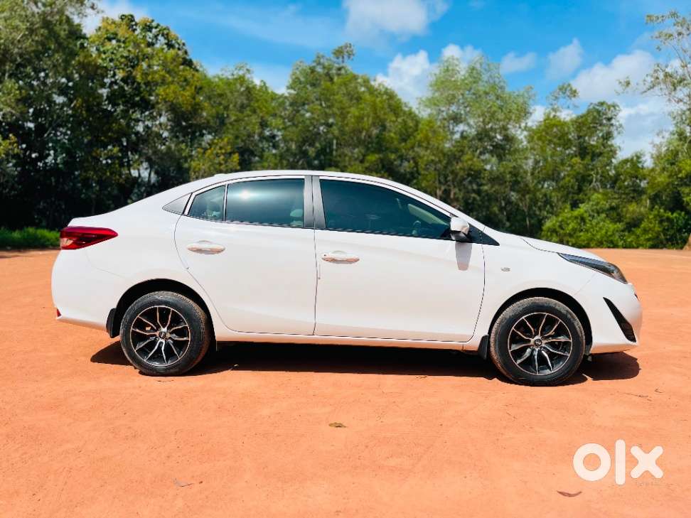 Toyota Yaris J Cvt, 2021, Petrol