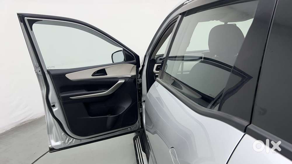 Mahindra Xuv700 2.2 Ax 5 Diesel At 7 Str, 2024, Diesel