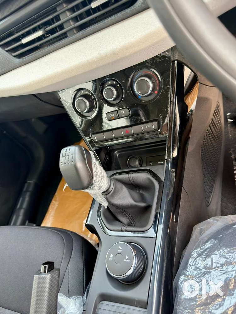 Tata Nexon Pure Plus (s) Petrol Amt, 2026, Petrol