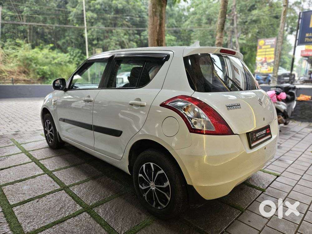 Maruti Suzuki Swift Lxi Optional-o, 2017, Petrol
