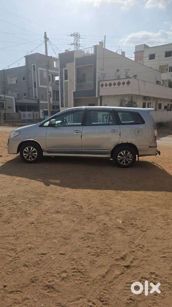 Toyota Innova 2.5 V Diesel 8-seater, 2015, Diesel